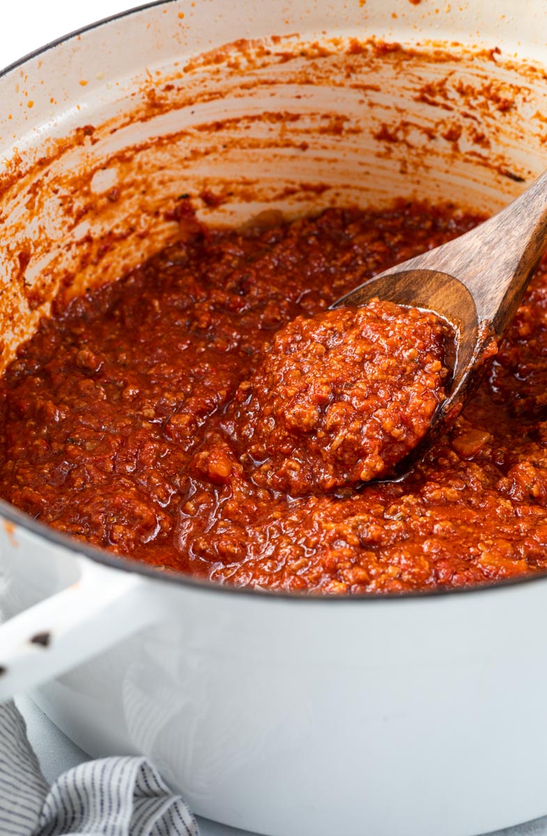 A picture of a pot of meat sauce
