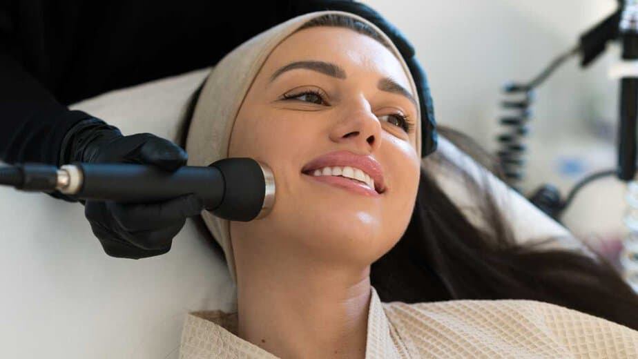 Hydrafacial in Dubai: The Secret to Glowing, Red Carpet Ready Skin