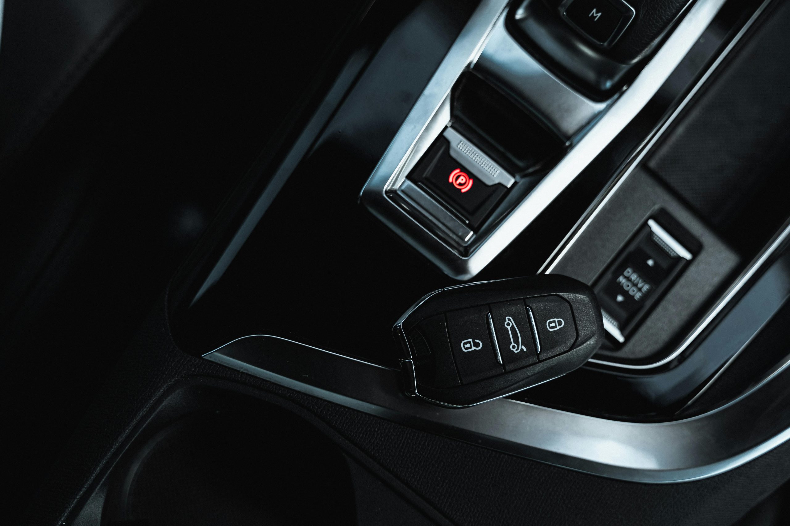 How to Choose the Best 2-Way Remote Starter (Compared to Smartphone Apps)