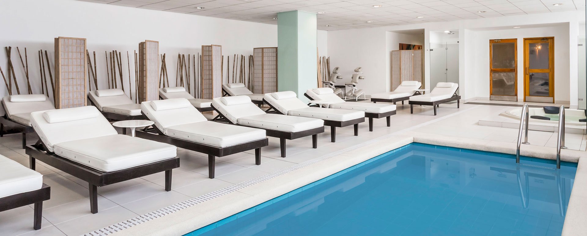 Wyndham Lima Airport pool