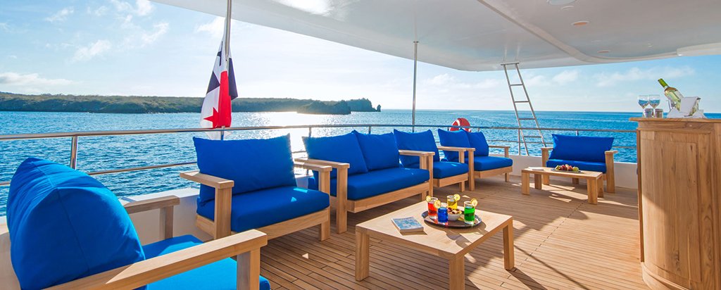 Galapagos Cruise Tip Top II Catamaran Bar Area