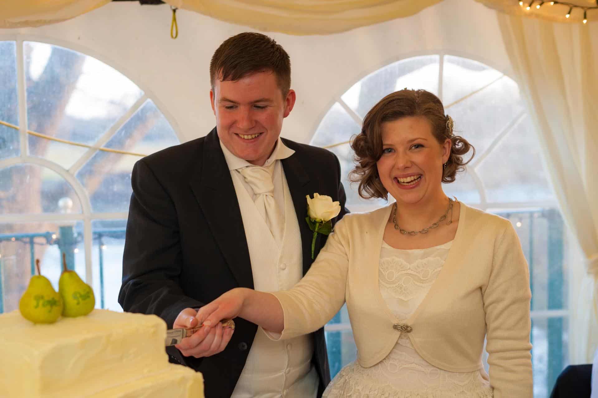 Cutting the cake Bedfordshire wedding photographer based in Bromley, South London