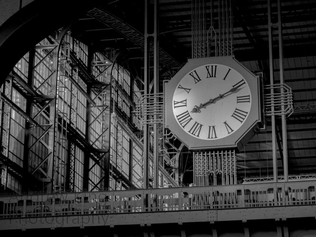 Hamburg hauptbahnhof railway station clock
