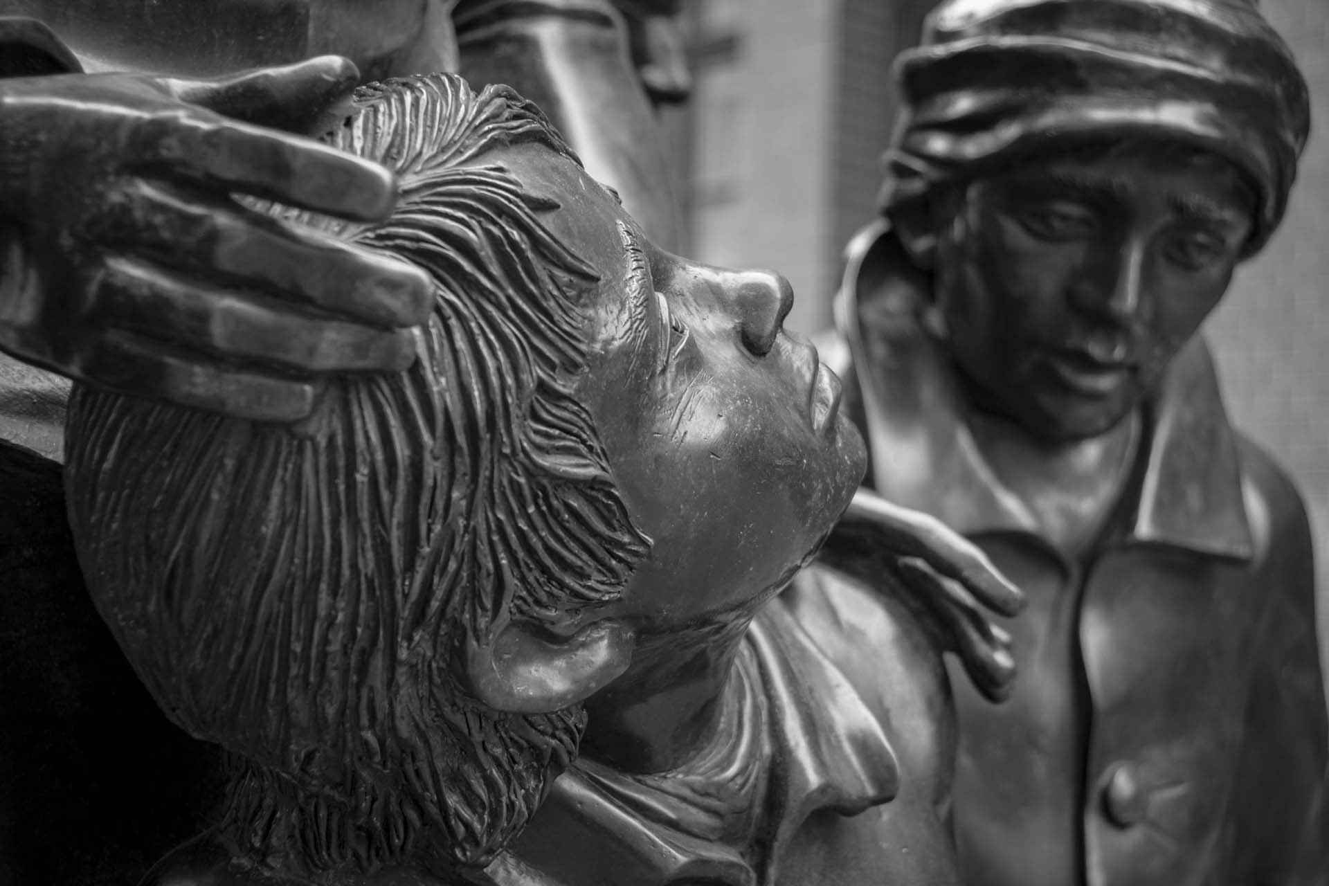 Kindertransport Frank Meisler Berlin Statue Sculpture trains to life trains to death friedrichstrasse bahnhof130813