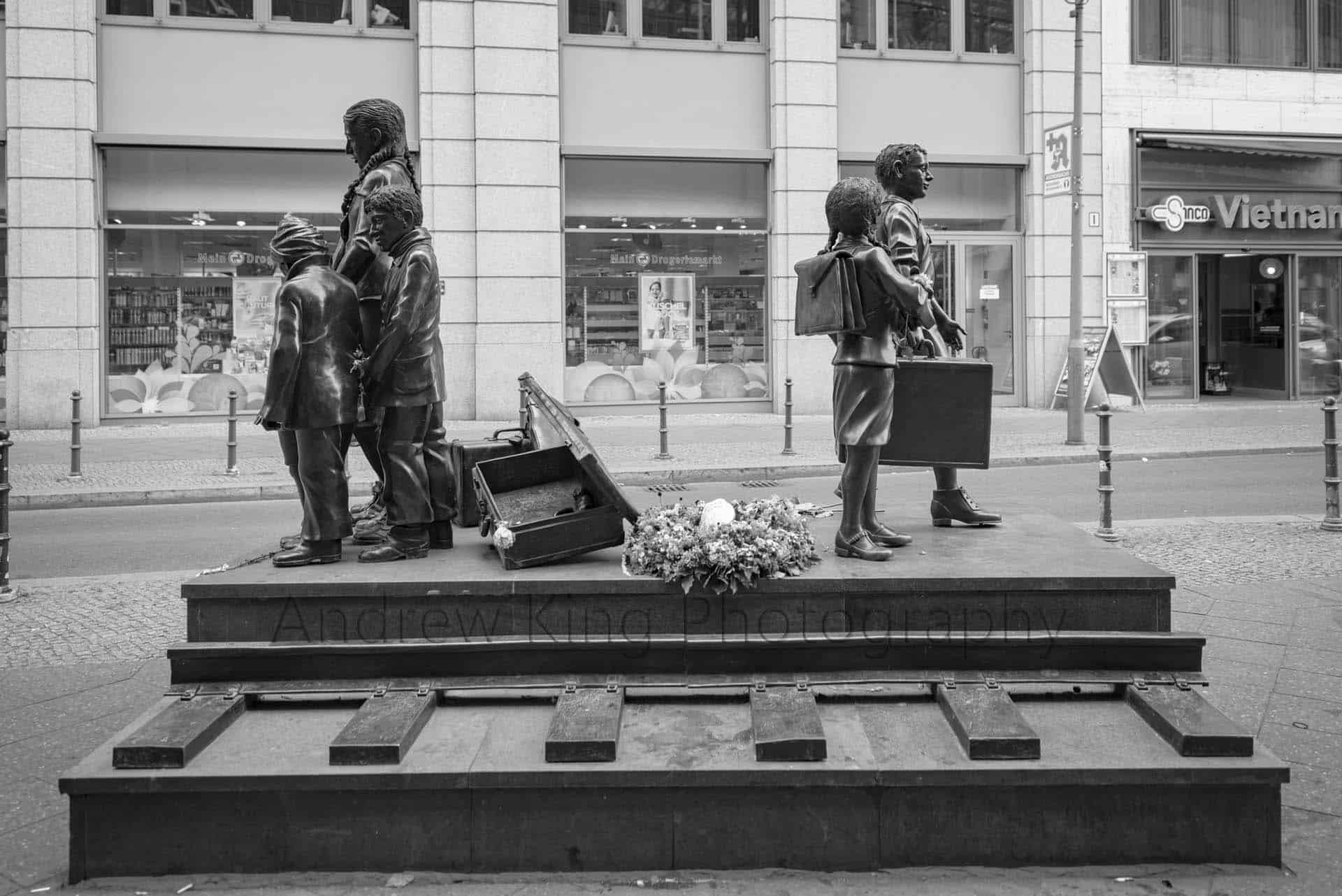 Kindertransport Frank Meisler Berlin Statue Sculpture trains to life trains to death friedrichstrasse bahnhof132345