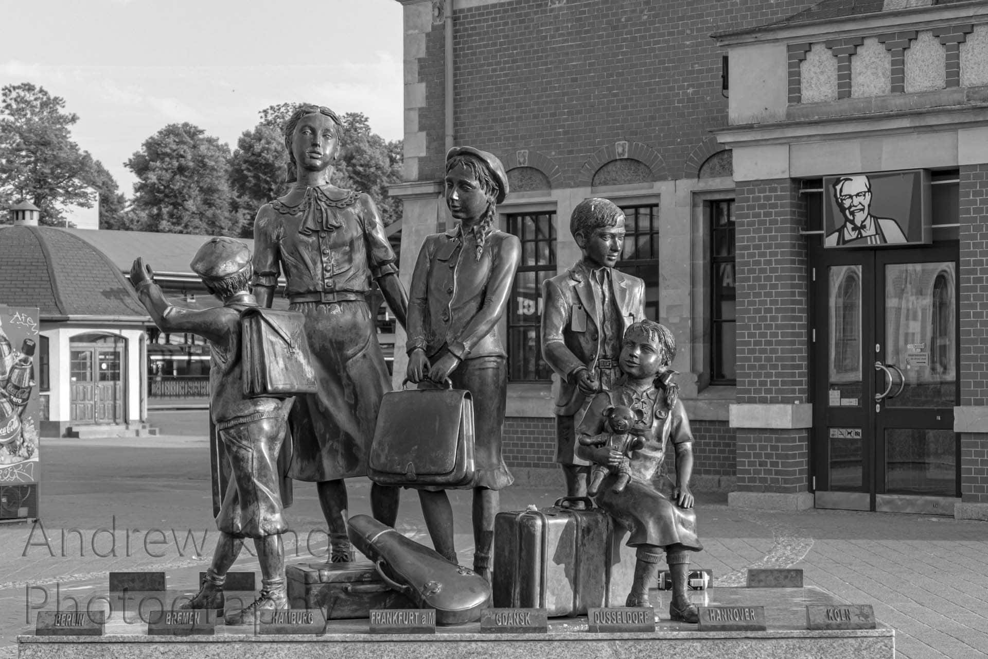 Kindertransport Frank Meisler Gdansk Danzig Statue Sculpture The Departure railway station 050917