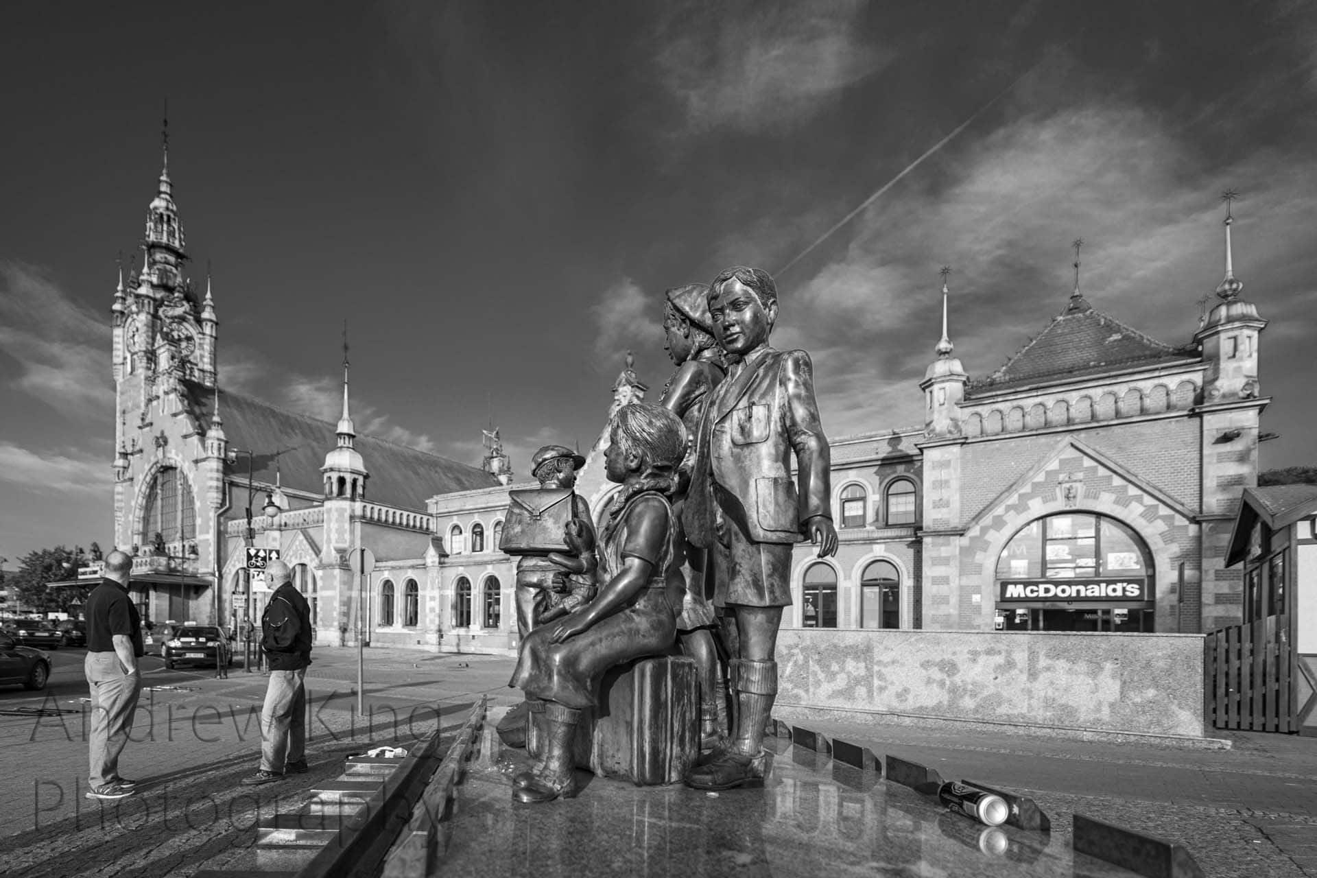 Kindertransport Frank Meisler Gdansk Danzig Statue Sculpture The Departure railway station 050947
