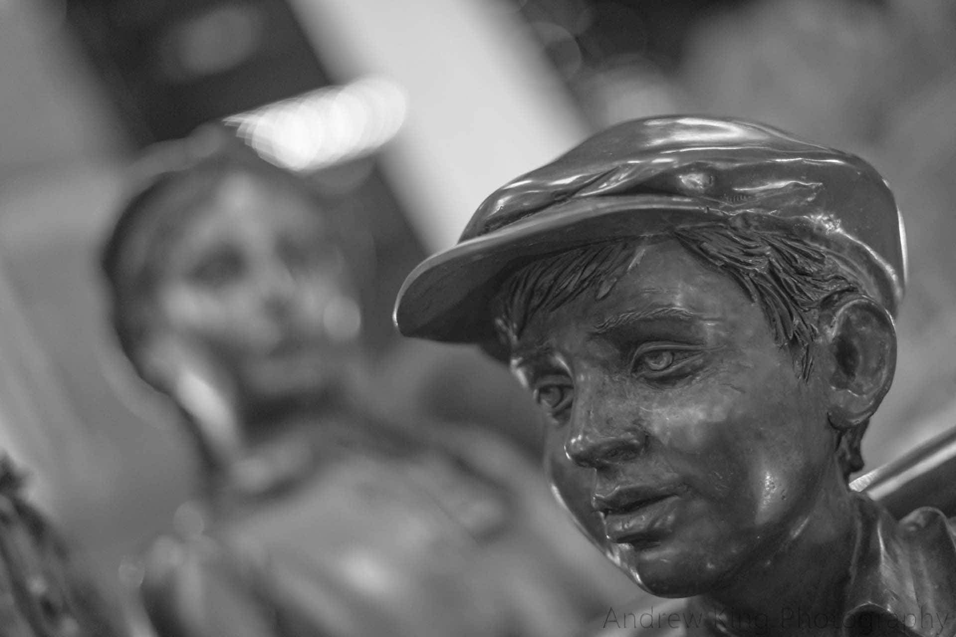 Kindertransport Frank Meisler Liverpool Street Station London statue Sculpture The arrival 000716