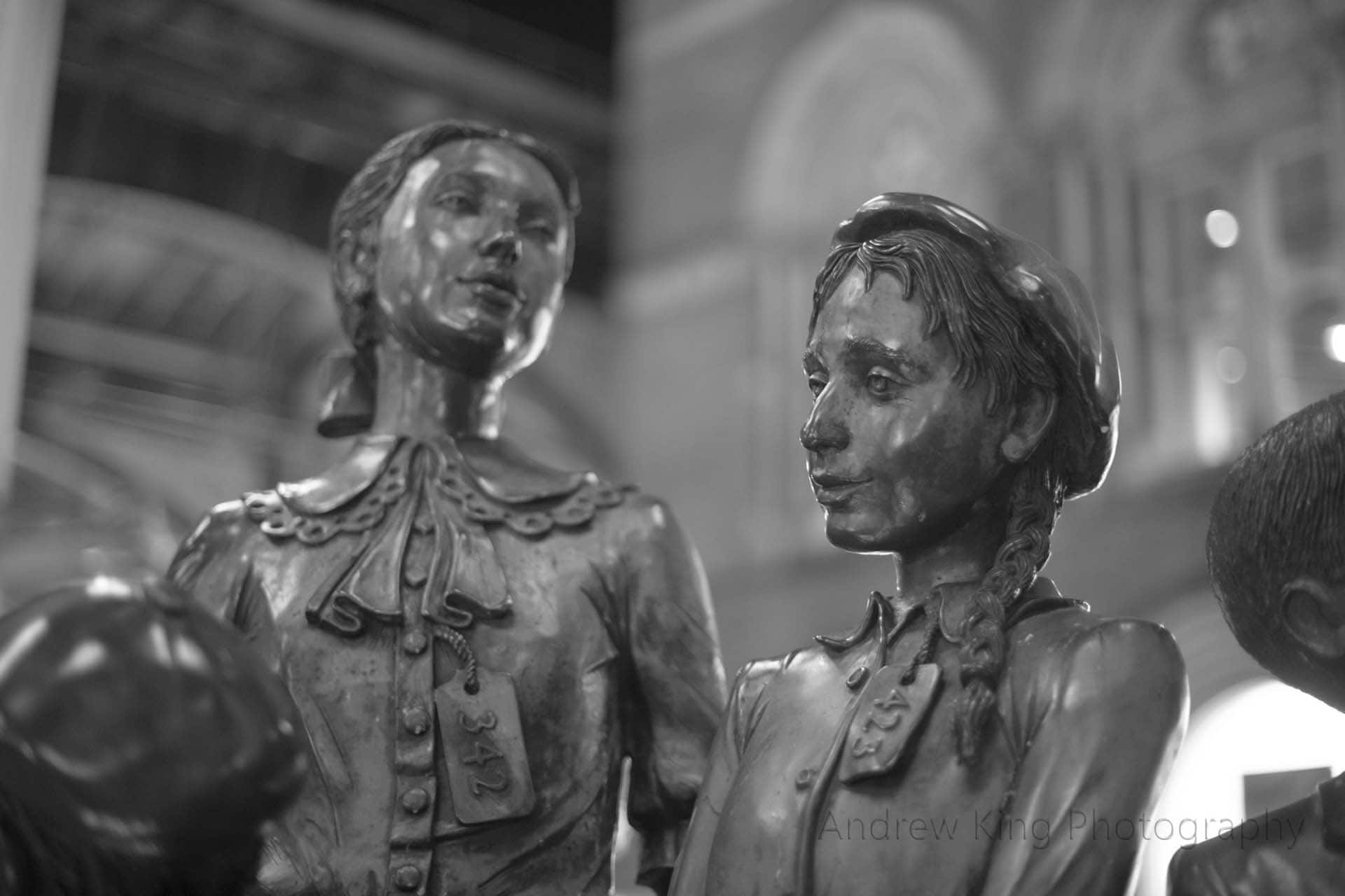 Kindertransport Frank Meisler Liverpool Street Station London statue Sculpture The arrival 001016