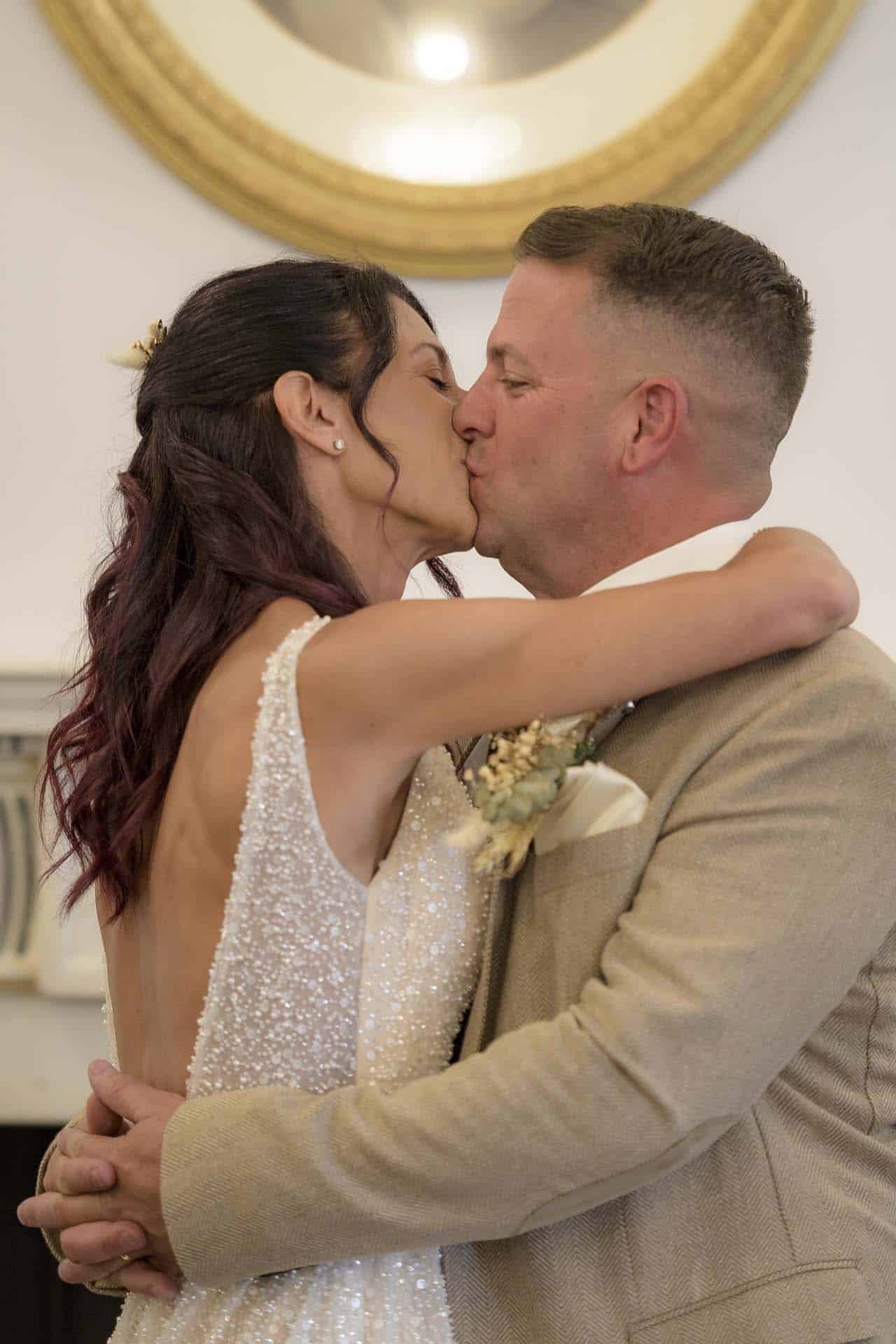 Civic centre ceremony Bromley register office wedding photographer 153005