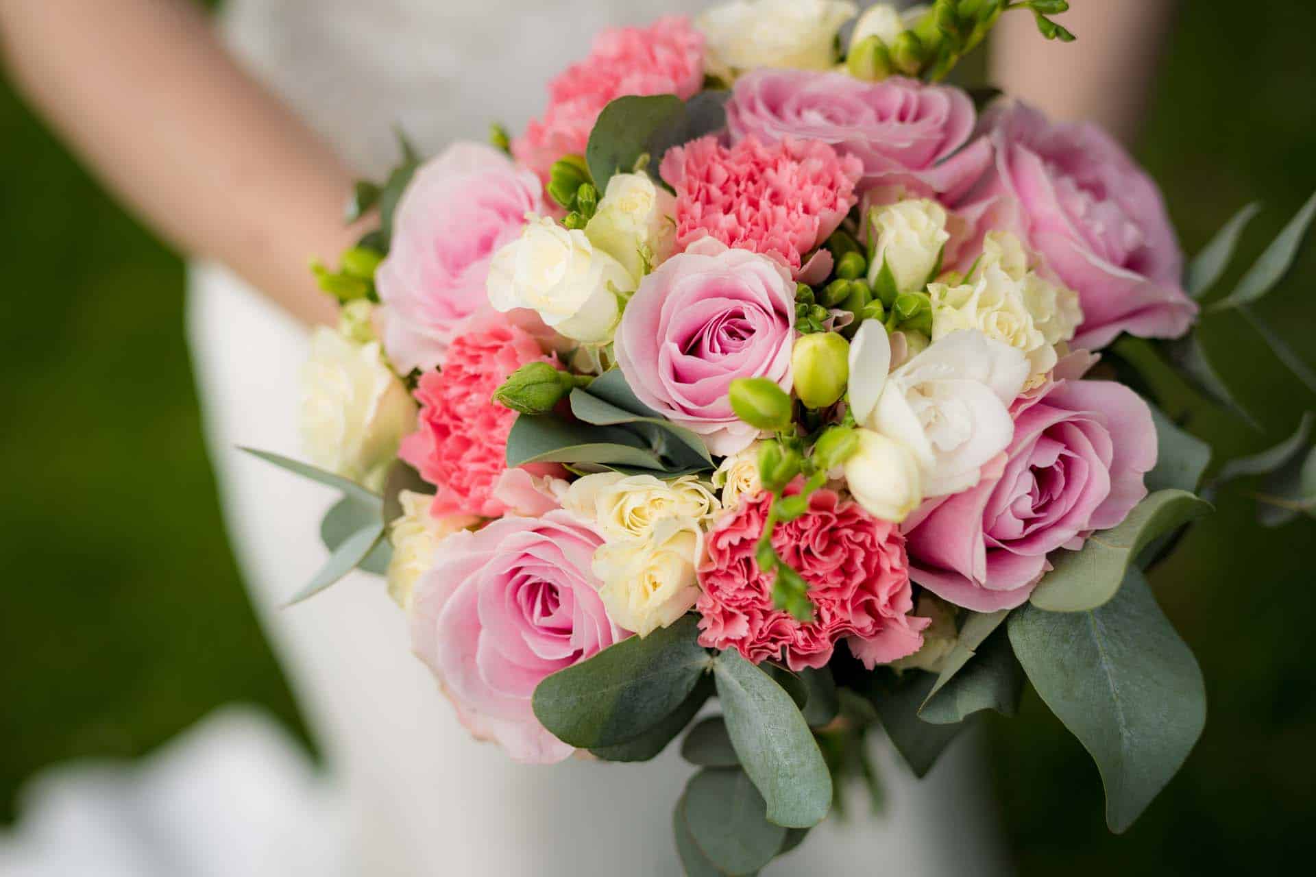 bouquet bride surrey wedding photographer based in bromley