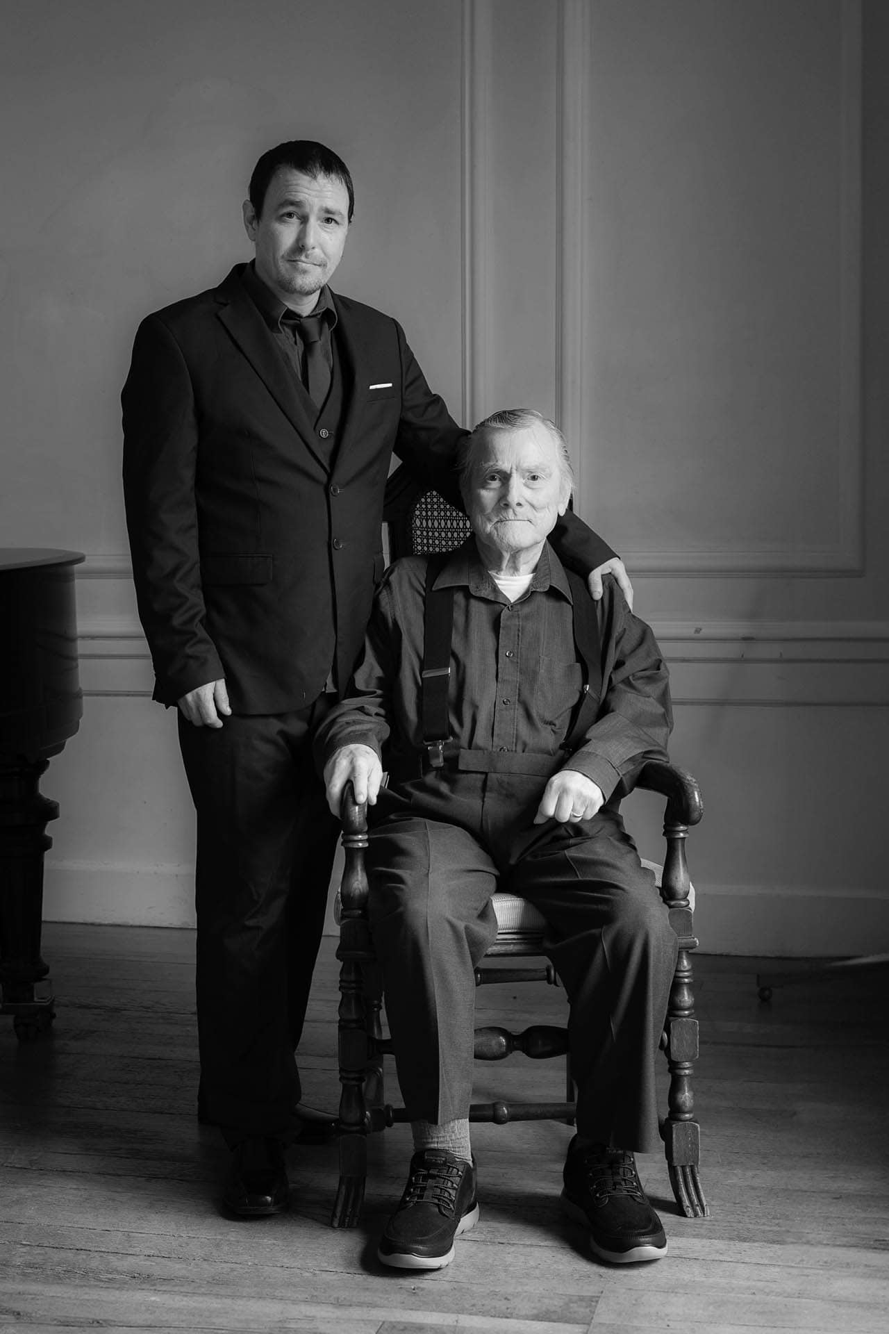 facing loss and bereavement family photography in Bromley 120851