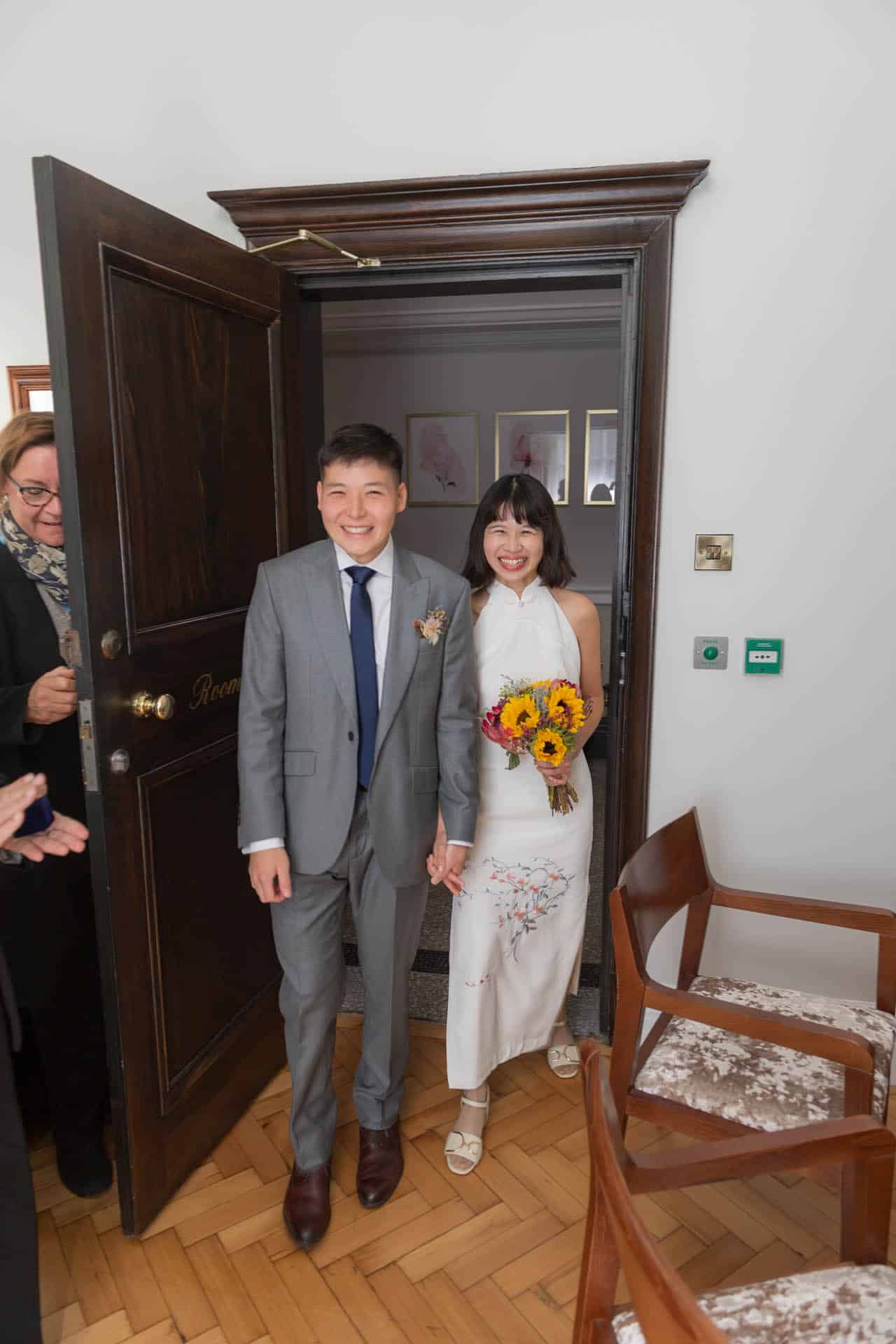 Chelsea Old Town Hall wedding photographer Pedros Wine Bar 091249 (1)