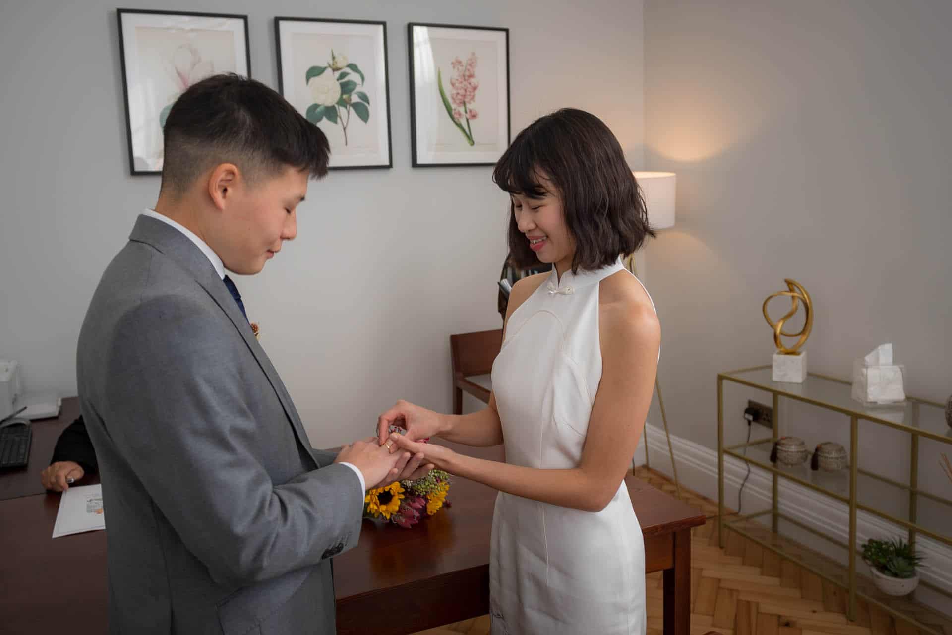 Chelsea Old Town Hall wedding photographer Pedros Wine Bar 091953