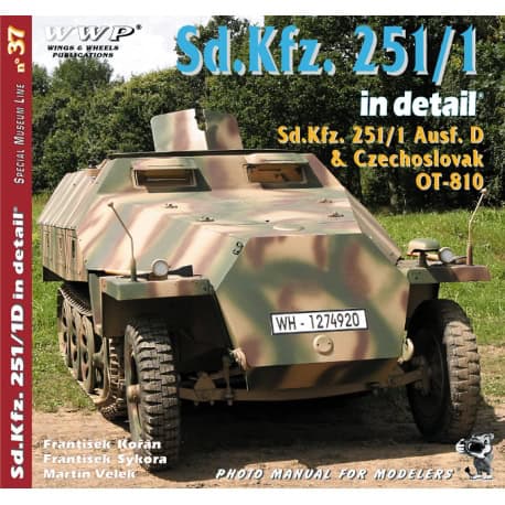 Red 37. Sd. Kfz. 251/1 in detail