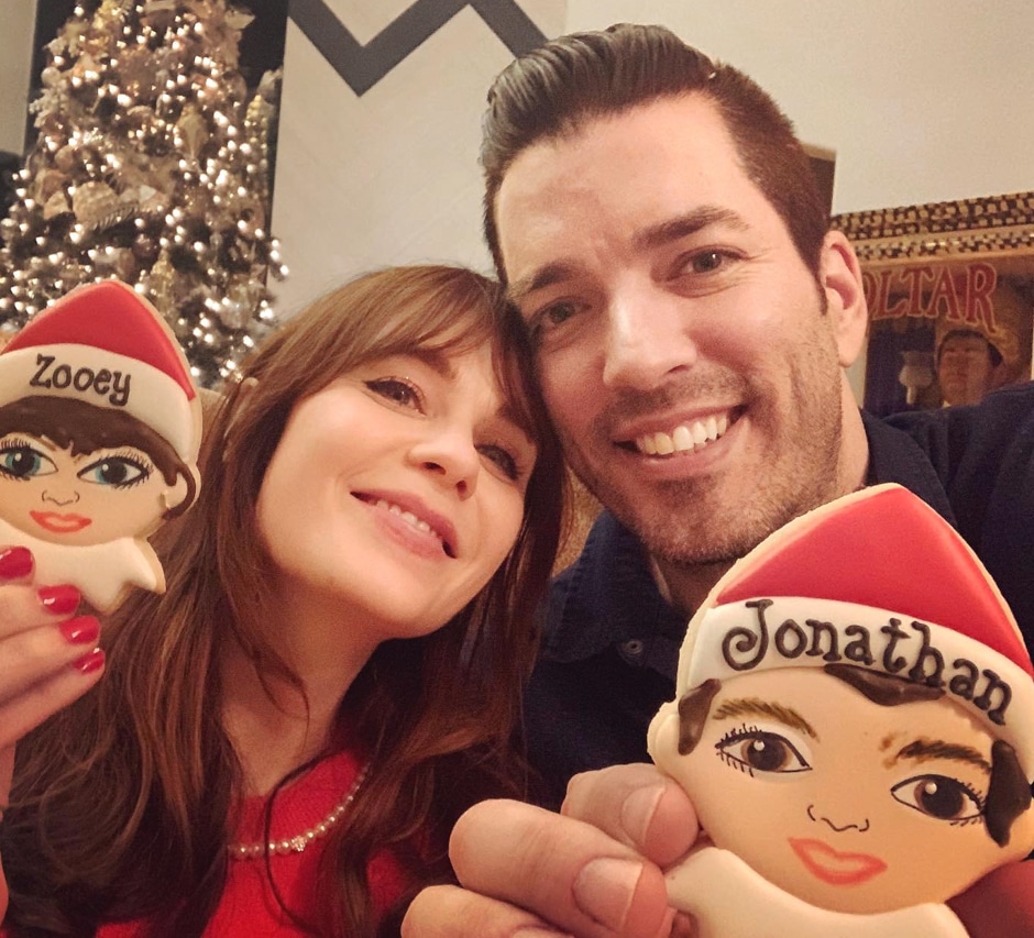 zooey and jonathan holding cookies that look like them