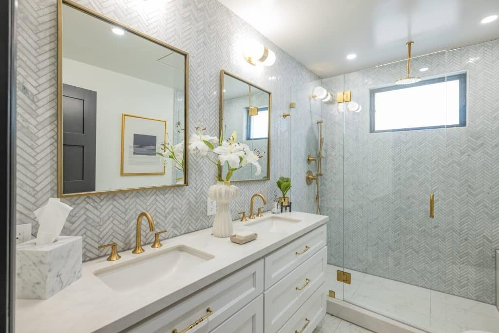 modern-bathroom-with-double-vanity