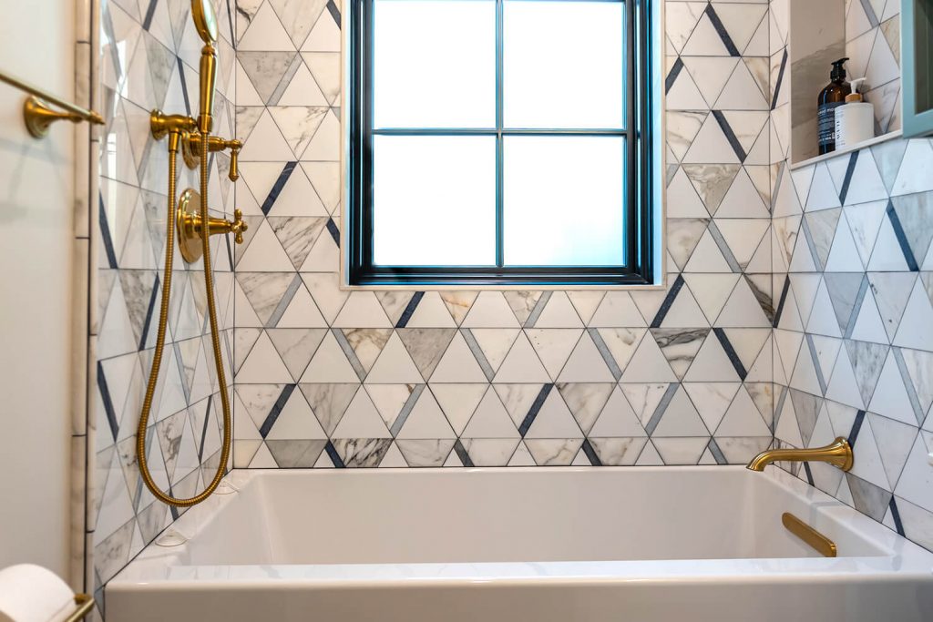 The tub in jonathan and zooey's guest house