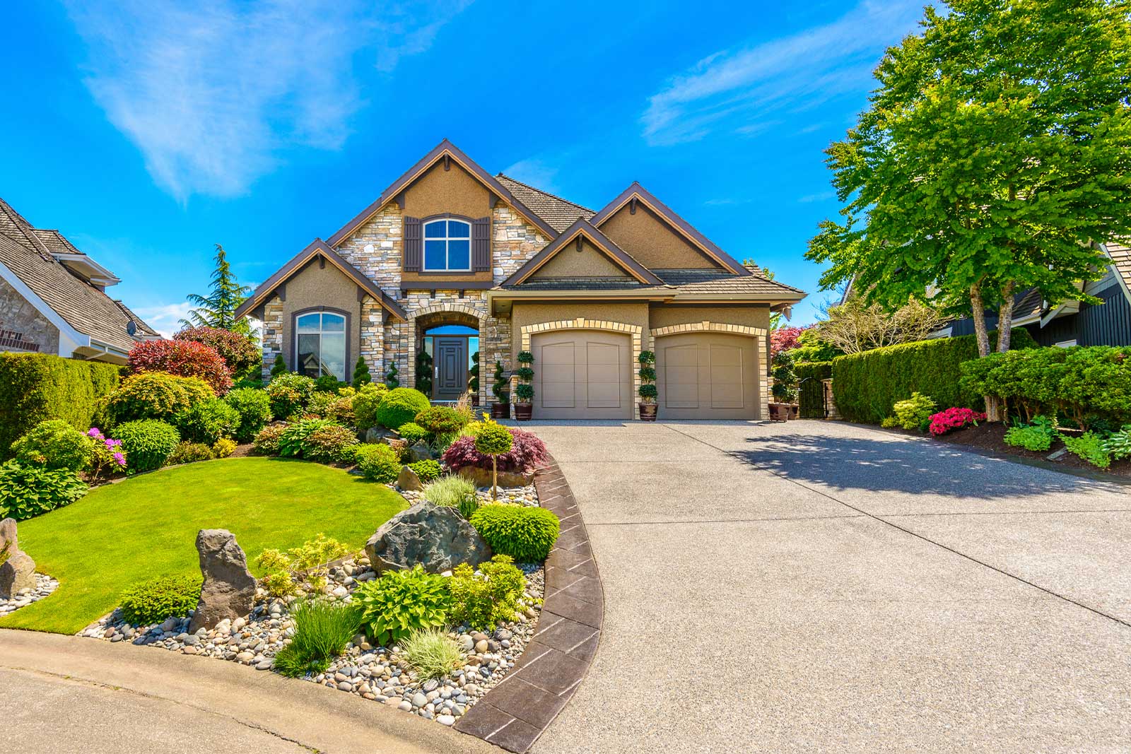 home exterior with welcoming landscaping