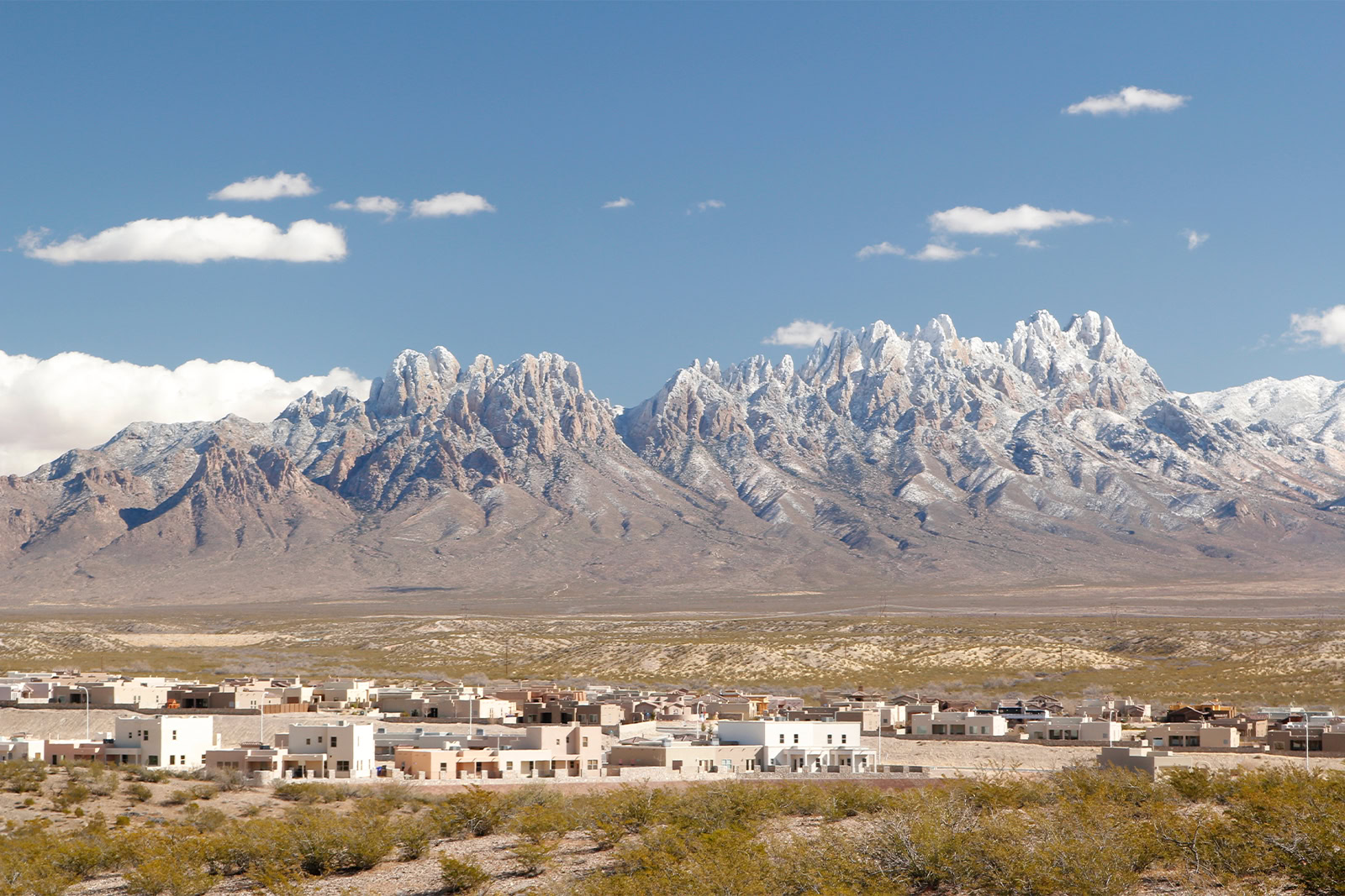 las cruces new mexico with the organ mountains behind the town