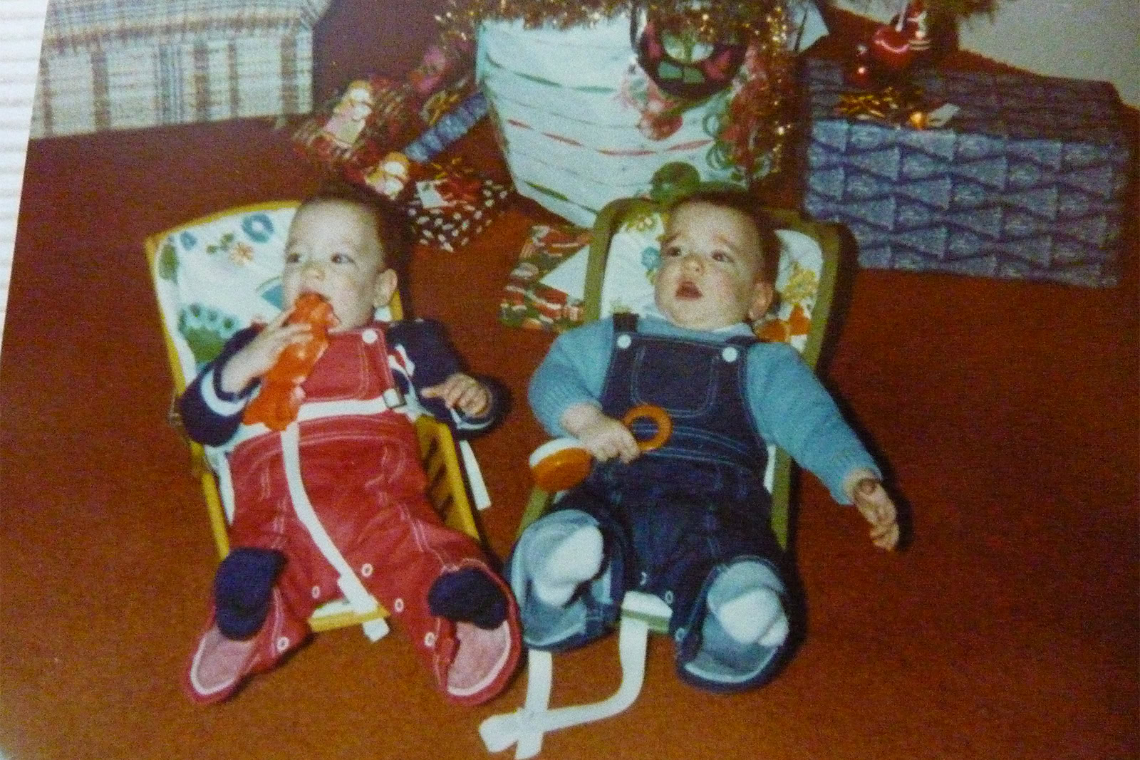 drew scott and jonathan scott as babies on christmas in 1978