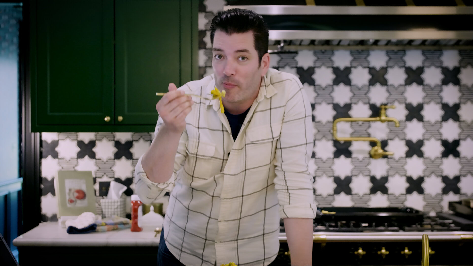 Jonathan Cooks Matty Matheson’s Hot Dog Poutine