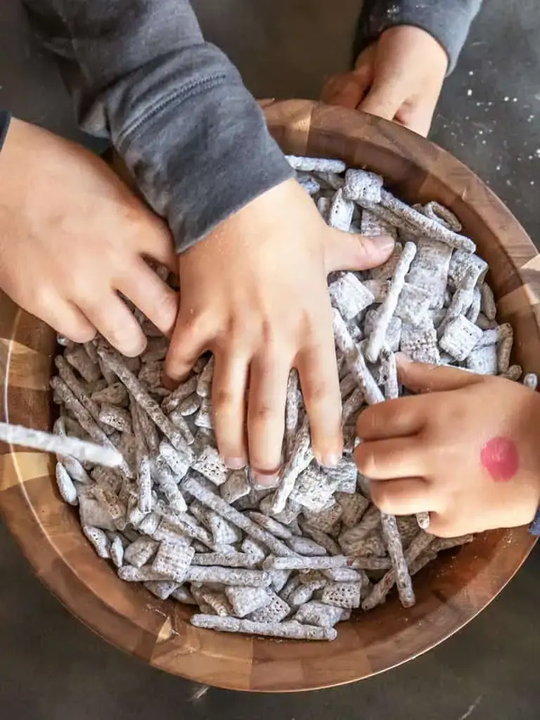chocolate-peanut butter snack mix