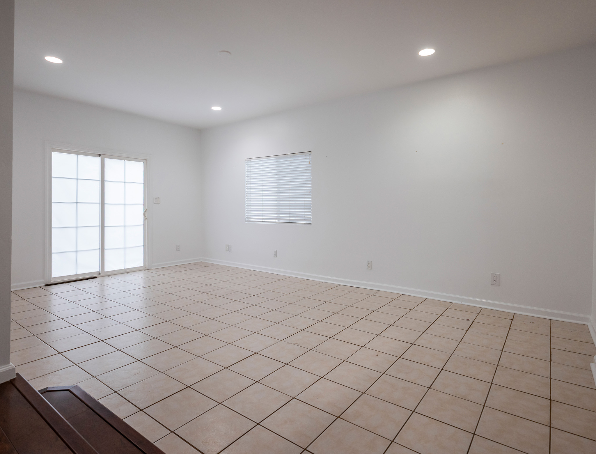 zach braff celebrity iou living room before