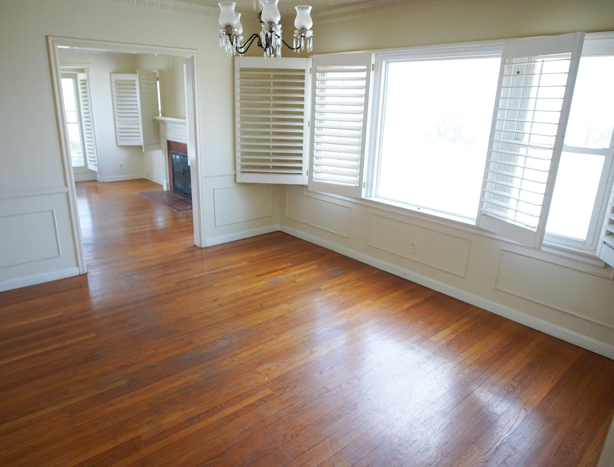 old and outdated windows in a home