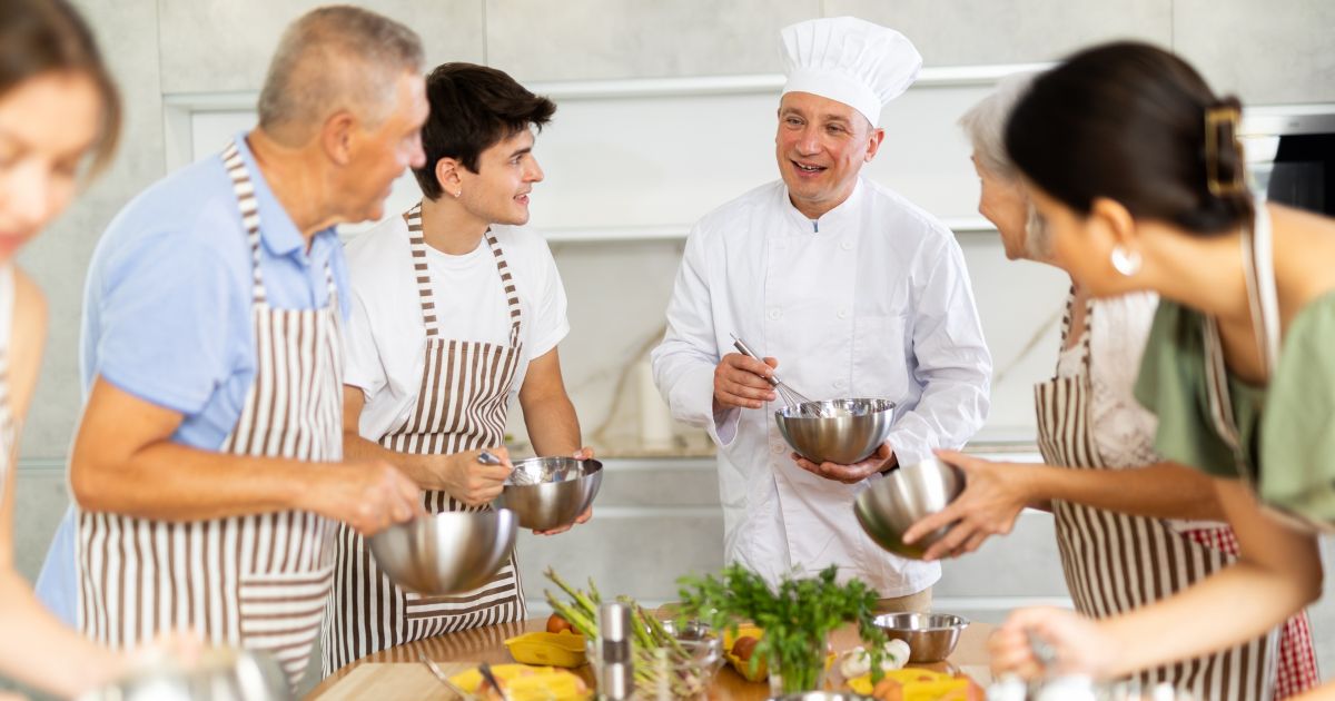 best experience gift ideas, chef teaching students how to cook