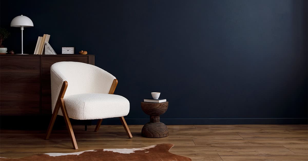 how to paint your walls, modern dark blue interior with nicely painted walls
