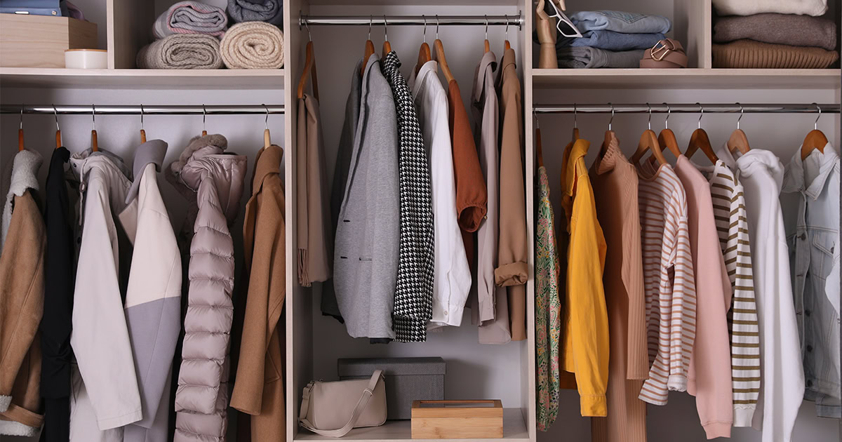 best small closet organization ideas, tidy wardrobe with clothes neatly put away