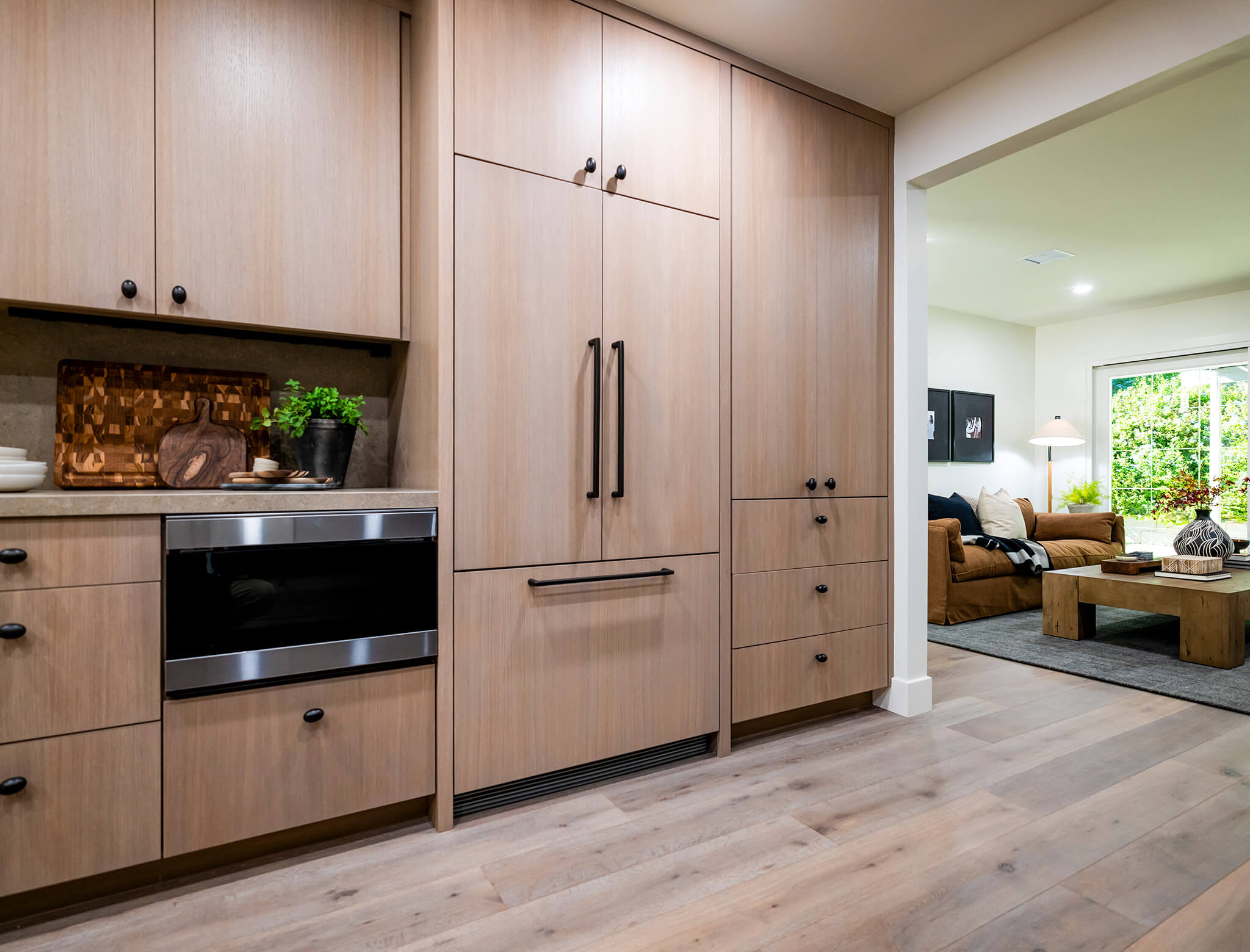 courteney cox celebrity iou kitchen makeover, sleek modern cooking space with built-in panel appliances