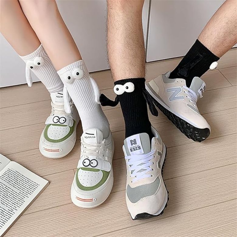 magnetic holding hands socks