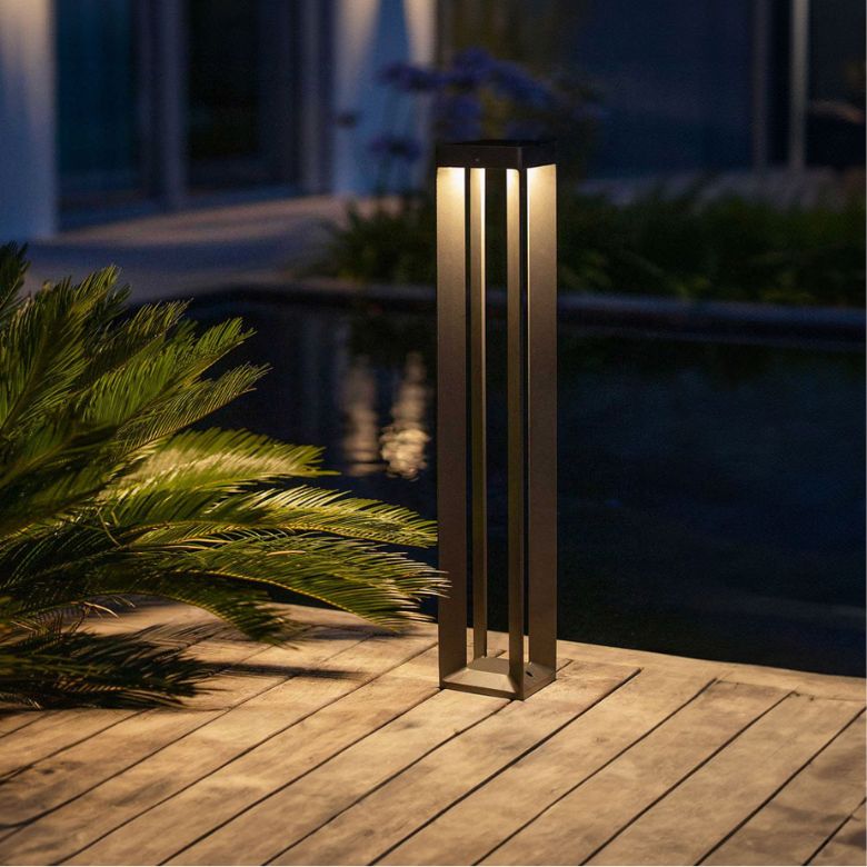 aluminum-bodied outdoor pathway light