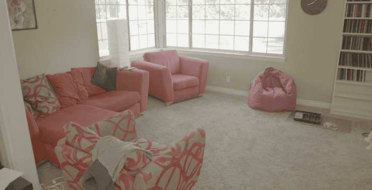 Bright room with pink seating and bookshelf