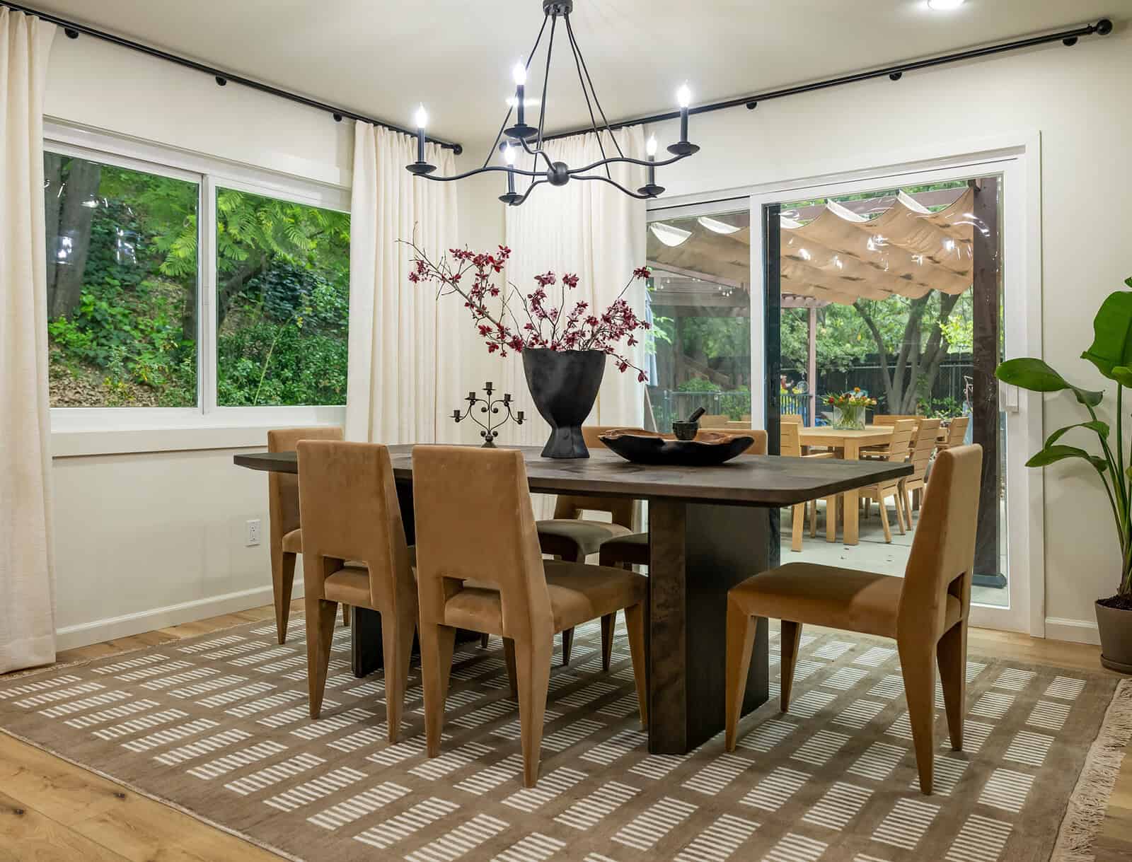 Rachel Brosnahan, alongside Drew and Jonathan Scott, as they reveal the kitchen renovation for Rachel’s best friend Karlee, as seen on Celebrity IOU.