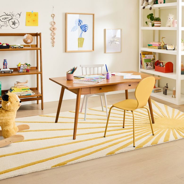 kids' rug featuring yellow sun and extended rays