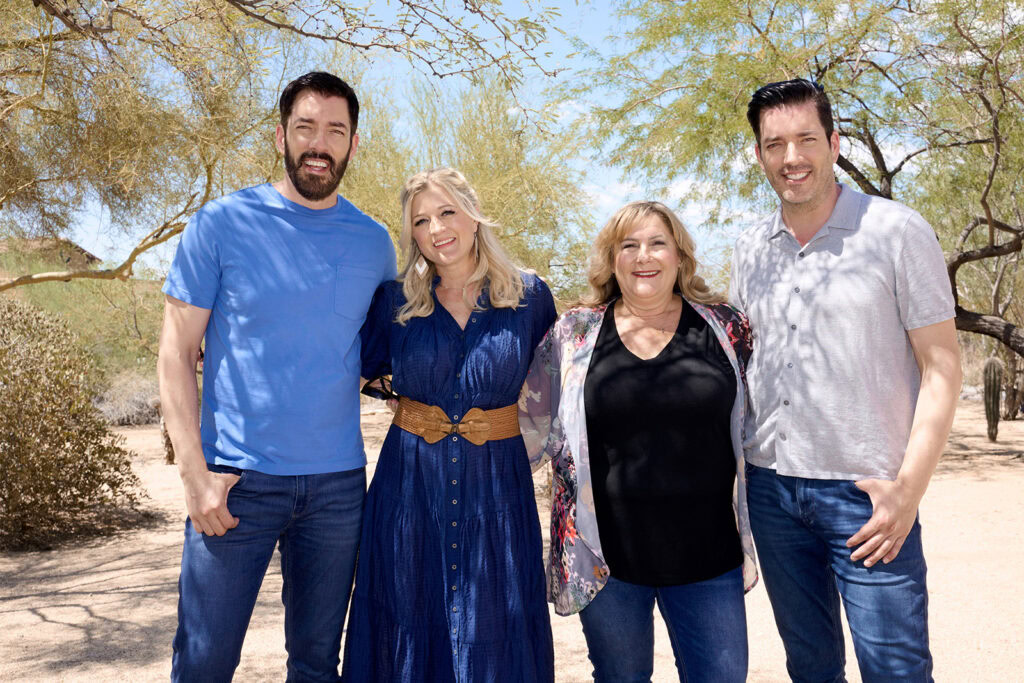 lisa and kate chasing the west