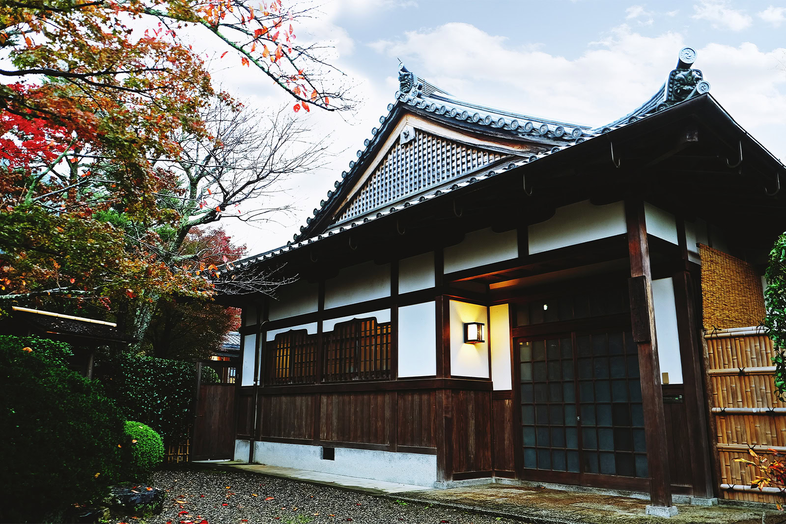 traditional japanese home exterior