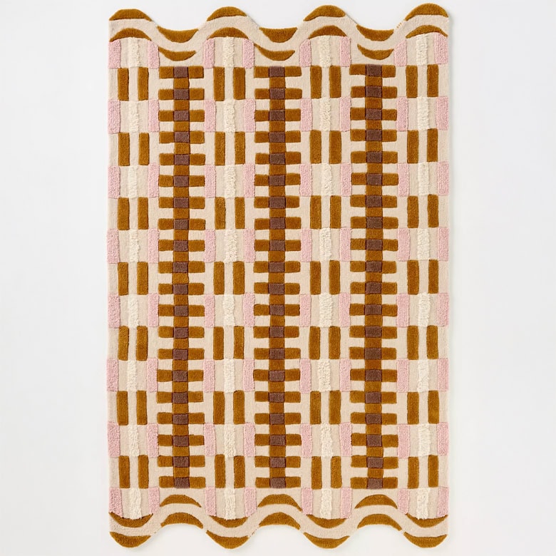 retro inspired wool rug with scalloped edges