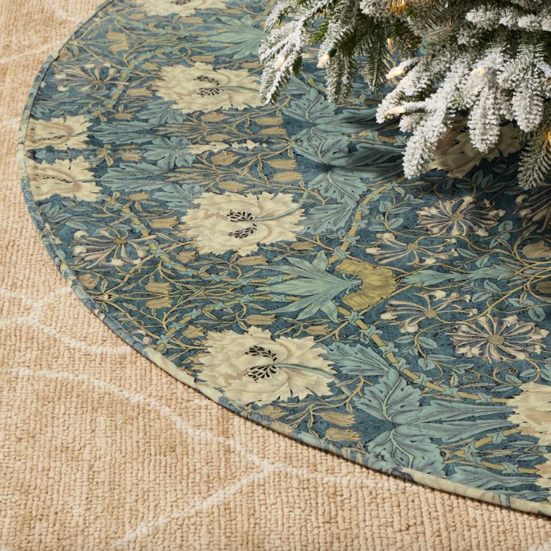 Blue Honeysuckle Tulip Tree Skirt