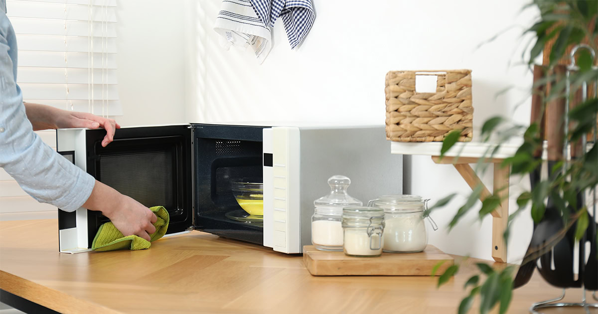 how to clean a microwave with vinegar
