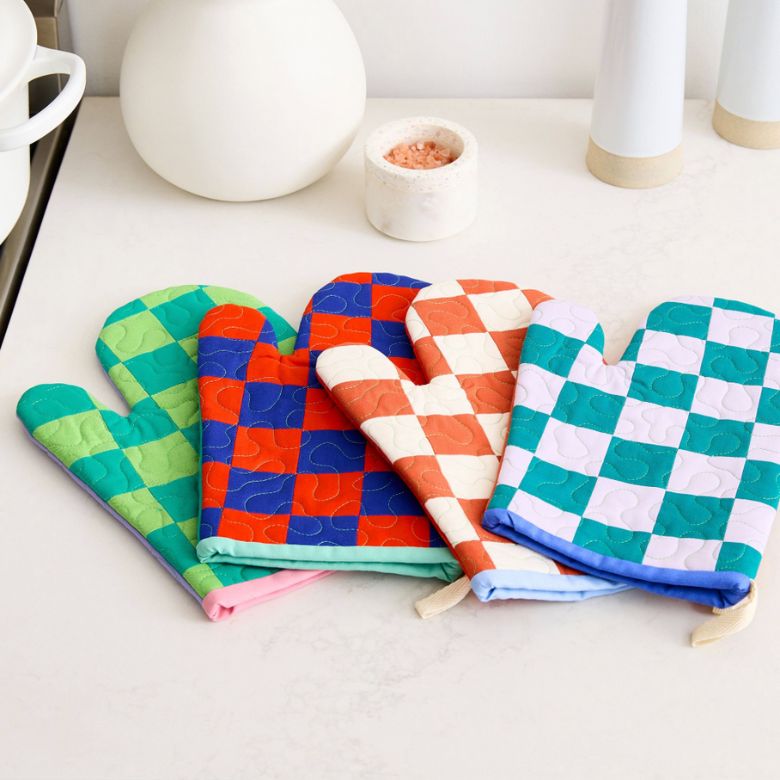 Checkered Oven Mitt