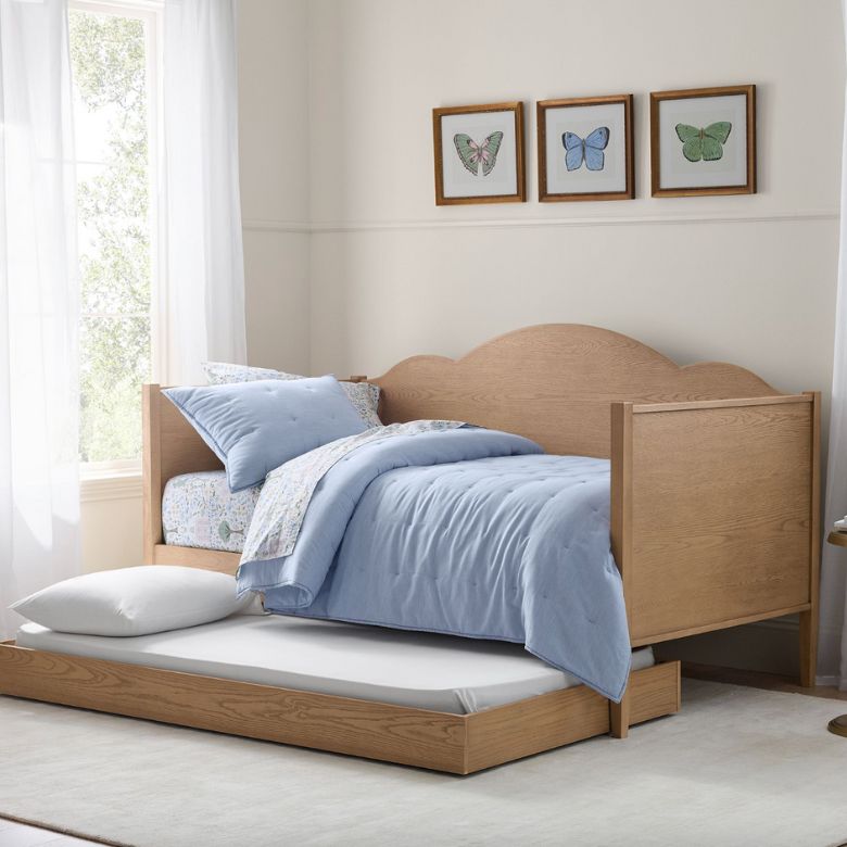 Wooden Daybed with Trundle