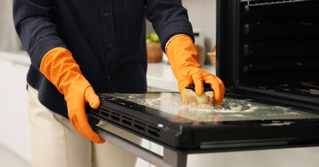 how to clean an oven