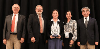Dr. Zheng receives first-ever Novus International Teaching Award