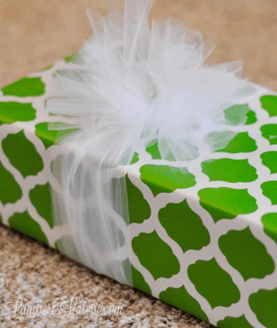 Really easy, beautiful way to tie a gift bow for Christmas presents!
