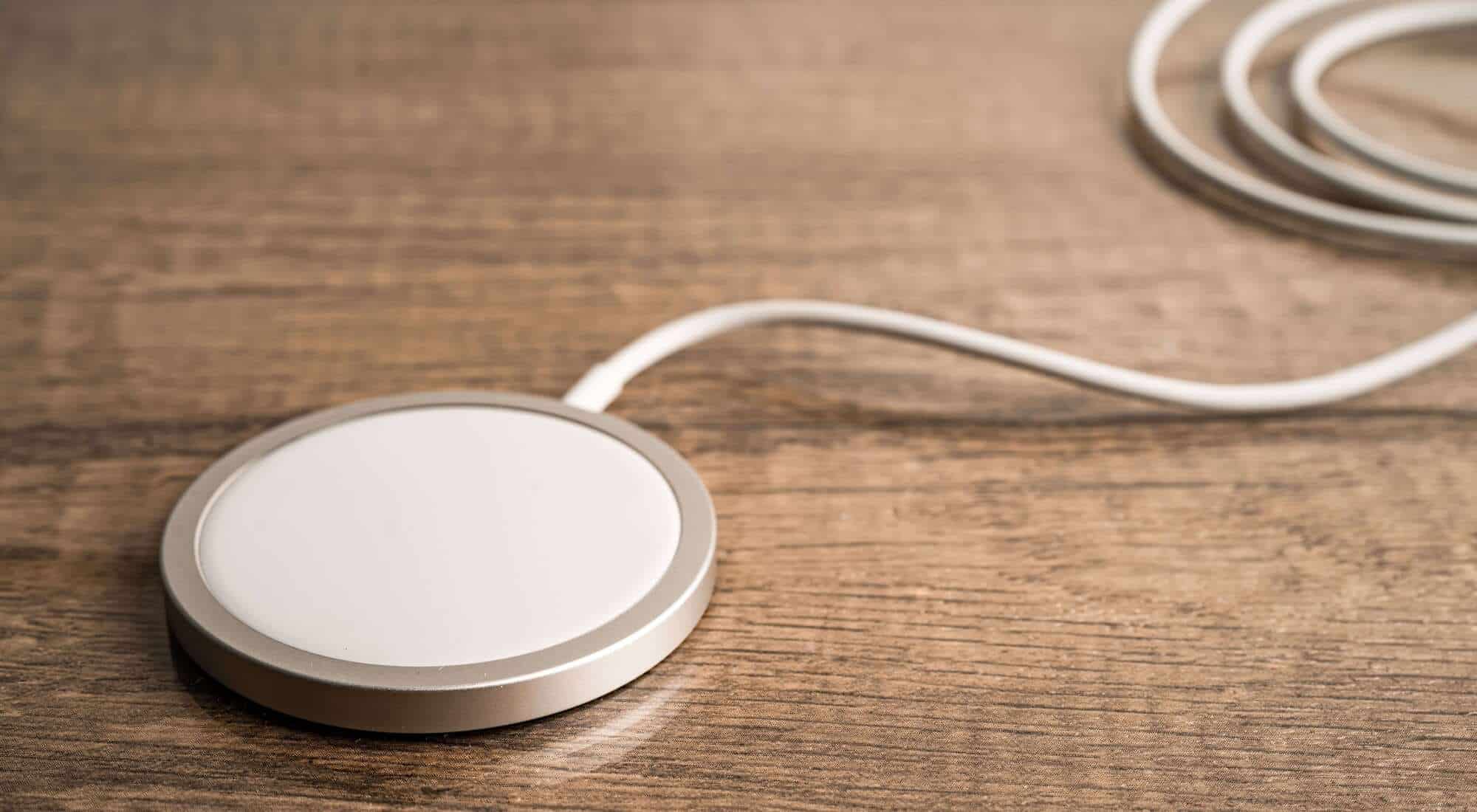 magsafe-vs-wireless-charging