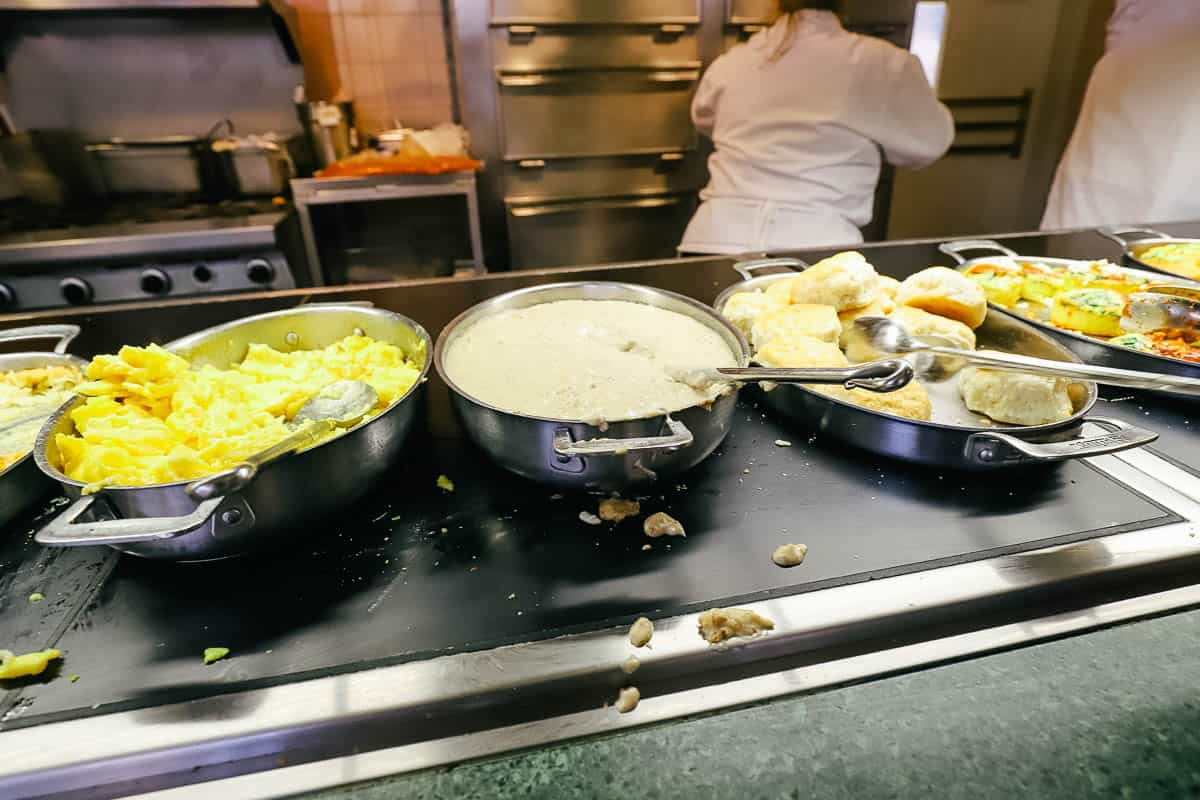 eggs, gravy, and biscuits on the breakfast buffet at Crystal Palace
